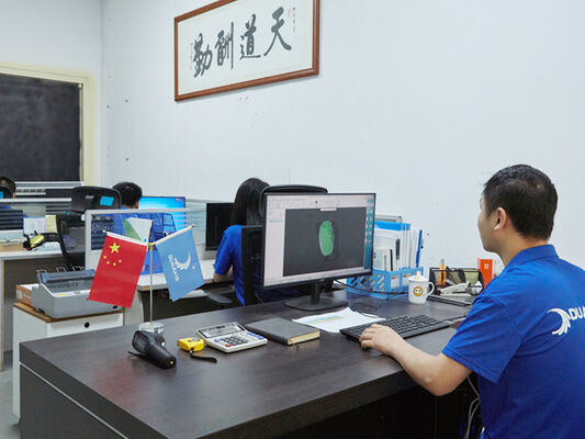 Lámpara a prueba de humedad D4 LED 160LPW con lista 4 emergencia 4W@3HRS enchufe fácil de mantenimiento adecuado para garaje de aparcamiento e iluminación