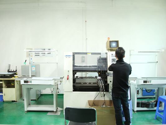 Lámpara a prueba de humedad D4 LED con potencia conmutable DIP y 3CCT Loop in-out Wire 3*1.5/2.5mm2 o 5*1.5/2.5mm2 cable a través adecuado para talleres y almacén