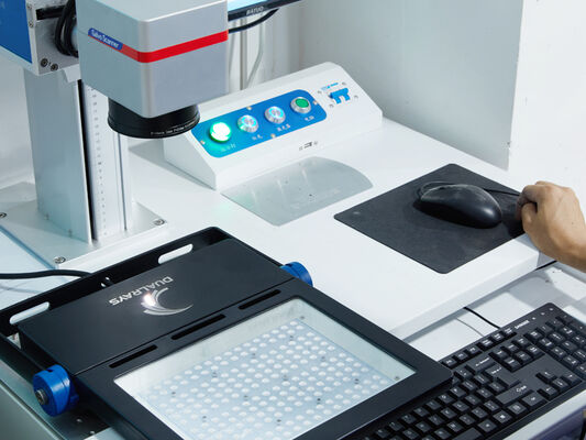 Lámpara LED a prueba de humedad D4 con hasta 160 LPW DIP Power/3CCT/Cambio de 3 fases 1SKU=12SKU Amigable para una solución ideal para muchas aplicaciones como estacionamientos, fábricas