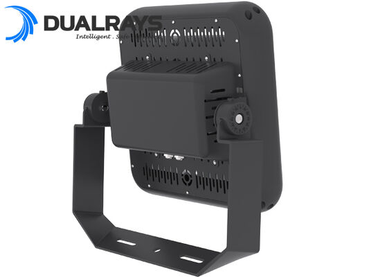 Proyector LED marino de 150 W con soporte de acero inoxidable 316 y herrajes para máxima resistencia a la corrosión con óptica profesional aplicada a cubiertas de embarcaciones marítimas