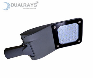 Larga vida de la eficacia alta de la luz de calle del LED 30W IP66 5 años de la garantía de dispositivo del protector de sobretensiones