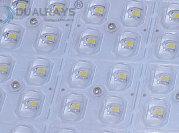 Larga vida de la eficacia alta de la luz de calle del LED 30W IP66 5 años de la garantía de dispositivo del protector de sobretensiones