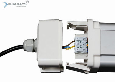 Lámpara los 2ft 20W 160lmw de la prueba de la serie los 2ft 20W IP66 IK10 LED de Dualrays D5 tri ángulo de haz de 120 grados con 5 años de garantía