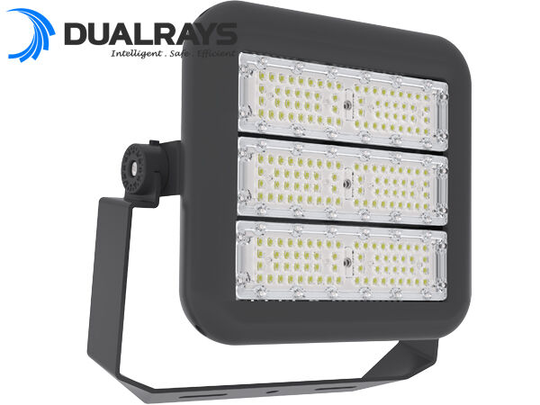 Proyector LED marino de 150 W con soporte de acero inoxidable 316 y herrajes para máxima resistencia a la corrosión con óptica profesional aplicada a cubiertas de embarcaciones marítimas